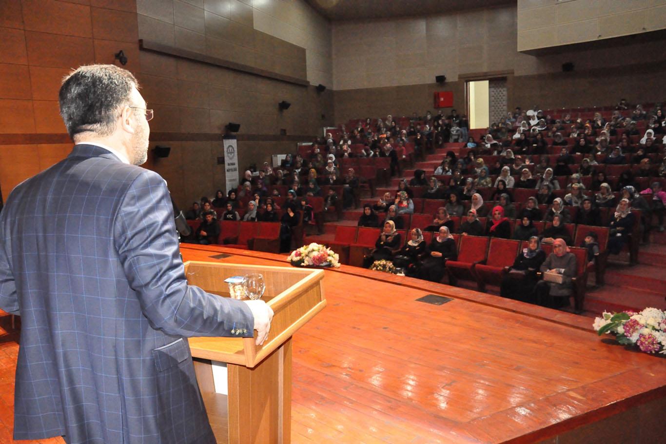 "Adalet ve Hakkaniyet Bağlamında Kadın" konferansı verildi "Adalet ve Hakkaniyet Bağlamında Kadın" konferansı verildi